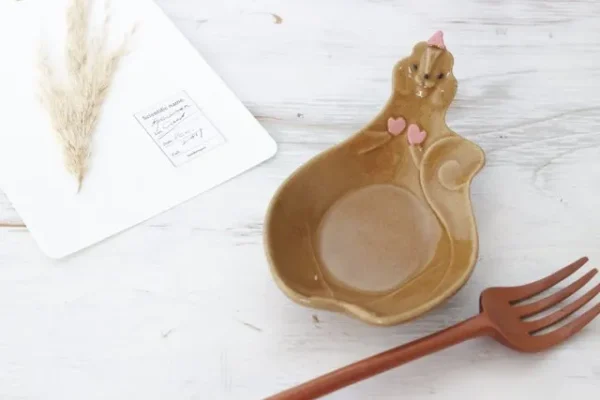 松鼠餐盤放在台上的模樣