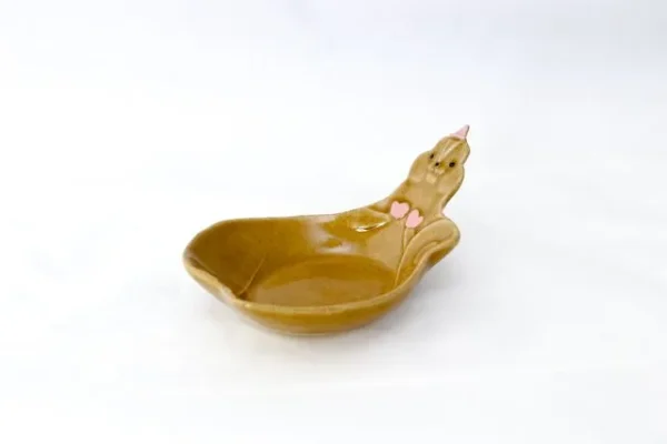 松鼠餐盤的側面