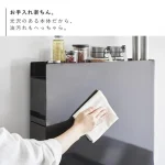 黑色《TOWER》雙層調味料架放在廚房的場景圖 4