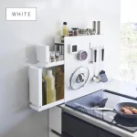 白色 TOWER 雙層調味料架放在廚房的場景圖 7