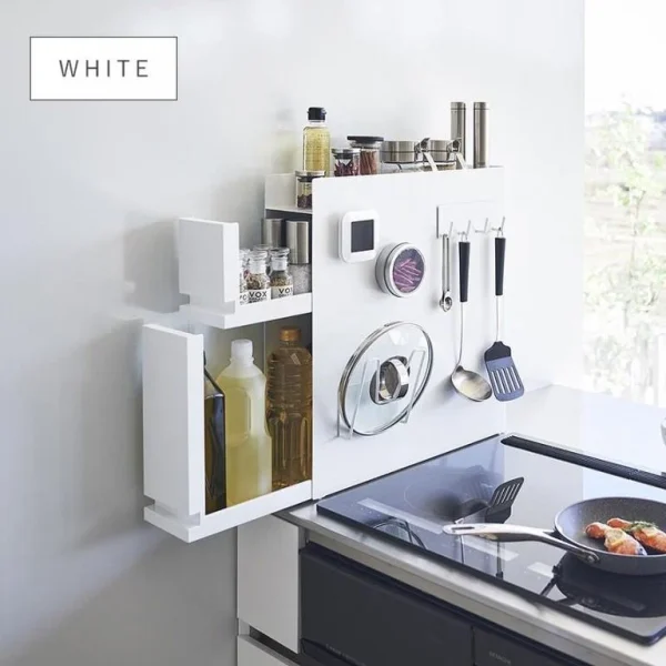 白色 TOWER 雙層調味料架放在廚房的場景圖 7