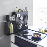 黑色《TOWER》雙層調味料架放在廚房的場景圖 2