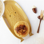 松鼠長碟放上茶點放在枱上