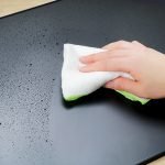 輕易抹掉日本製 高木金屬伸縮擋油板 上污跡示範圖 2