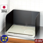 高木金屬可伸縮防油板圍在煮食爐旁邊、帶有日本製造字眼的的場景圖