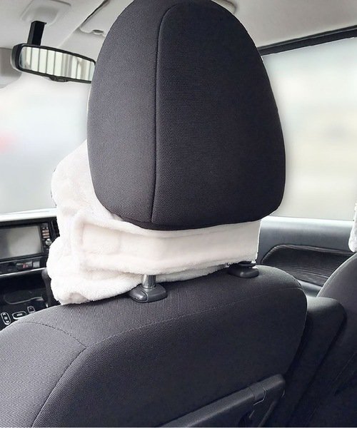 Miffy 汽車座位頸枕毛毯 白色 使用於汽車座椅時的產品背面展示照