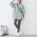 GUNZE Tuche 彈性緊身褲灰色款穿在身上的效果圖