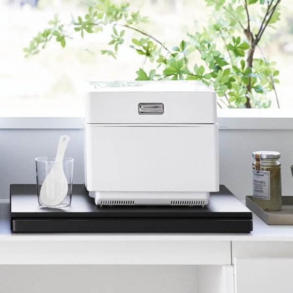 TOWER 廚房伸縮工作枱 上面放着家庭電器的正面圖