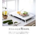 日本 TOWER 平面煮食爐工作台放在廚房煮食爐上的遠距離場景圖