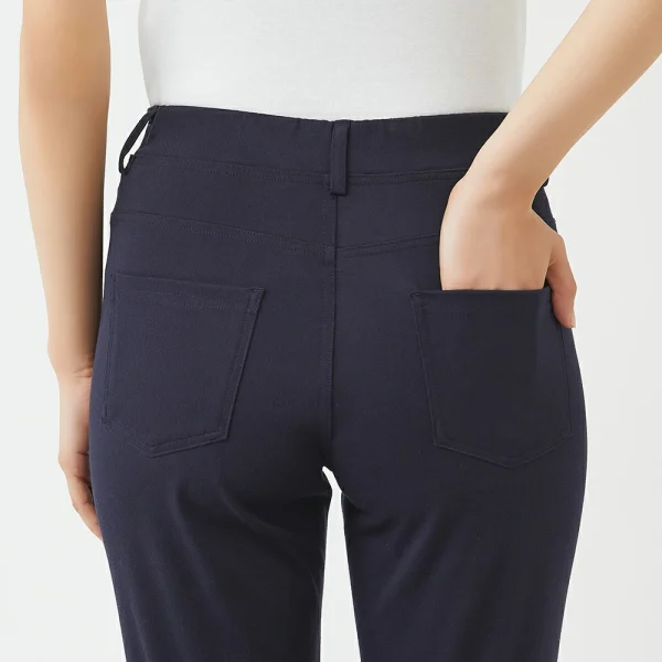 Gunze Tuche 彈性修身直腳褲 2025 SS款 後邊有袋子