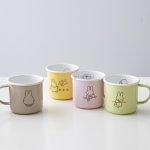 FUJIHORO MIFFY 粉彩系列琺瑯杯子四個不同顏色攤開排列的灰色背景圖片