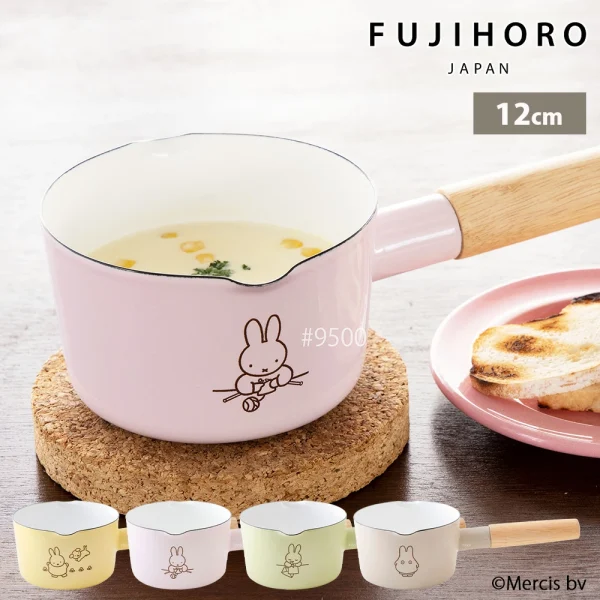 FUJIHORO MIFFY 琺瑯單柄小鍋 - 12cm 粉紅色款裝着湯，圖的底部有四種不同顏色的產品的小圖片，圖的右上角有FUJIHORO JAPAN 及 12cm 的字眼