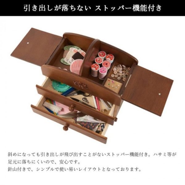 日本製 茶谷産業 木製三層縫紉盒頂部兩邊蓋子全部打開及所有小抽屜拉出的俯視圖,可看見抽屜及盒來的東西。