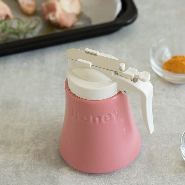 日本製Zero Japan 陶瓷蜂蜜壺粉紅色款放在枱面