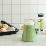 日本製Zero Japan 陶瓷蜂蜜壺綠色款放在枱面