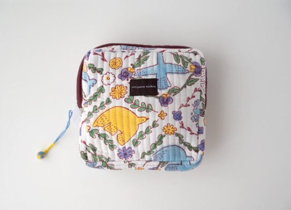 miyaco nishio 有機棉絎縫化妝包 – 鳥款，正面的灰色背景圖