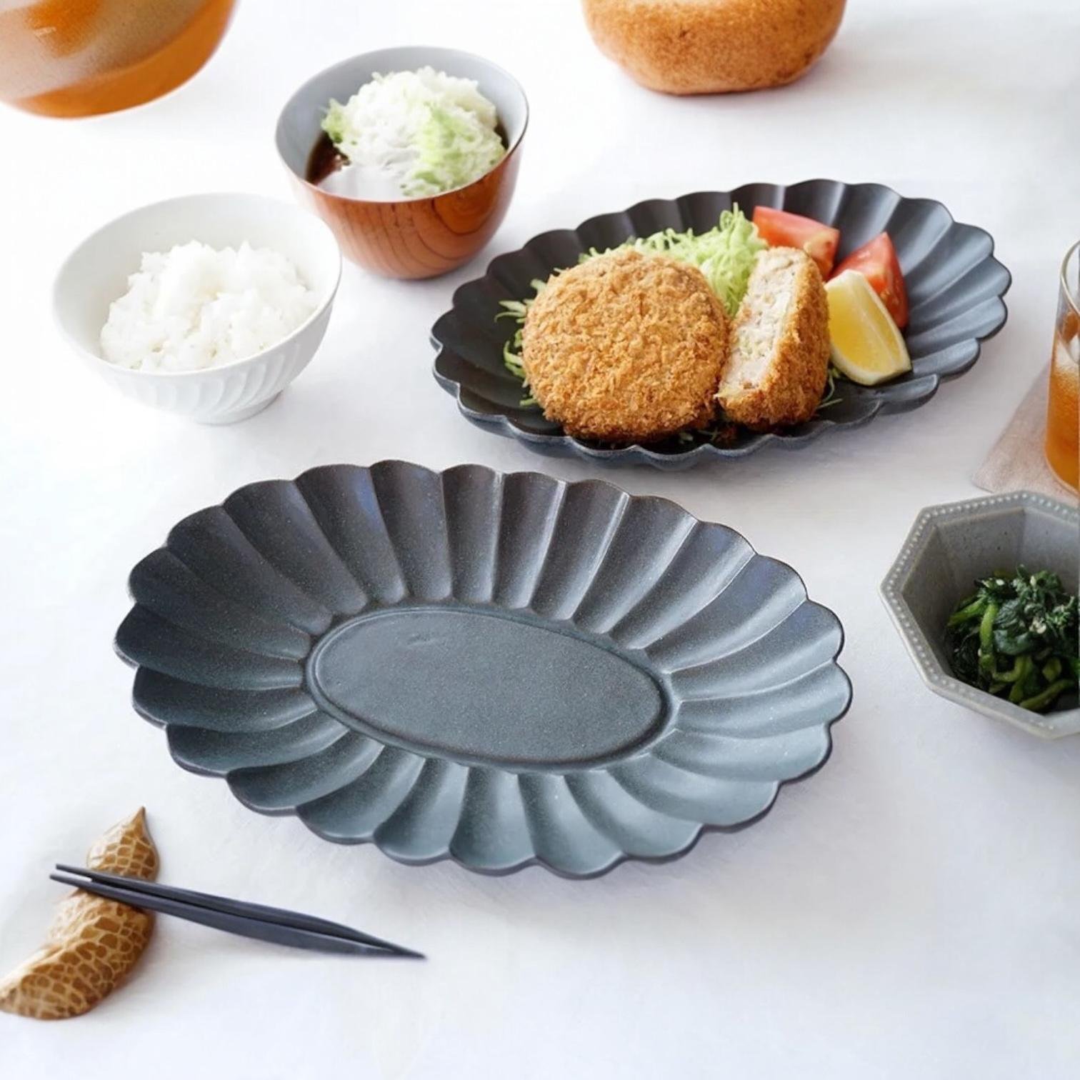 Yoshizawa 益子燒炭灰色花形橢圓深盤 L