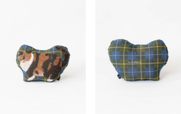 松尾美由紀 貓咪造型抱枕 - Mugi 正面與背面的合併圖