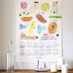 Fog Linen Work 2026 亞麻年曆布 - Different Day掛在白色牆上