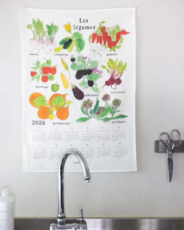 Fog Linen Work 2026 亞麻年曆布 - Fresh Vegetables 掛在白色牆上