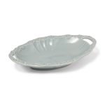 Studio M' FANETTE 橢圓碗 25cm 淺藍色款，白色背景的側面圖。