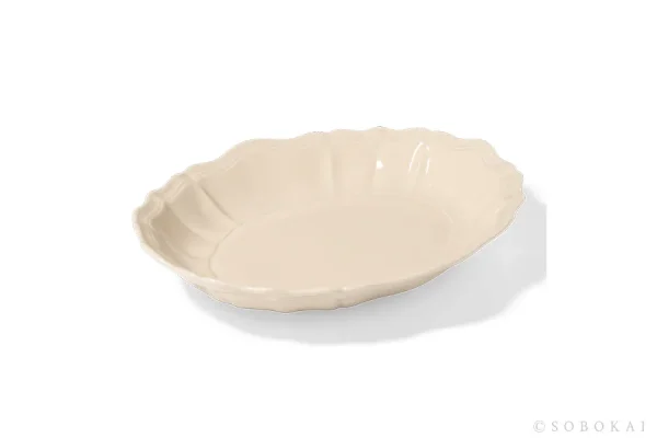 STUDIO M' Sobokai Communus 浮雕盤 32.5cm 白色款，白色背景的側面圖。
