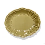 STUDIO M' Sobokai Communus 饗宴浮雕盤 32.5cm 橄欖綠 白色背景的正面