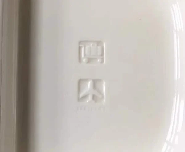 Studio M' Aeroport 雙格盤的刻紋圖案特寫