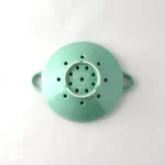 薄荷綠款 Studio M’ Berry 雙耳瀝水碗底部。