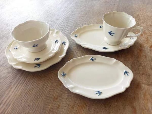 Studio M' Early Bird 燕子系列的碗、茶杯、碟放在一起