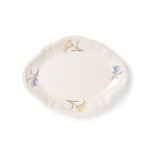 Studio M' Mignardises 餐盤的白色背景的正面圖。