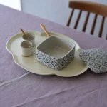 Studio M' Nobana 野花二段疊盒藍色款打開蓋子放在枱面的托盤內