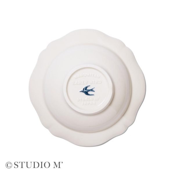 17cm Studio M' Early Bird 燕子系列碗的底部有藍色鳥兒圖案。