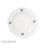 17cm Studio M' Early Bird 燕子系列碗的內部正面圖。