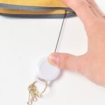 Miffy 彩色刺繡鑰匙證件收納包, 手拉出伸縮鑰匙扣展示