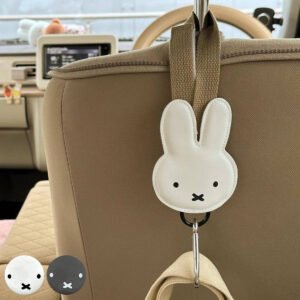 Miffy 造型汽車座椅掛勾 白色, 安裝於汽車座椅背面展示