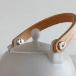 SALIU YUI 祥「結」日本製美濃燒日式茶壺 330ml 木製手柄細節