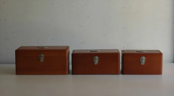 倉敷意匠 日本鐵杉 急救藥箱, 三個不同尺寸平排的正面