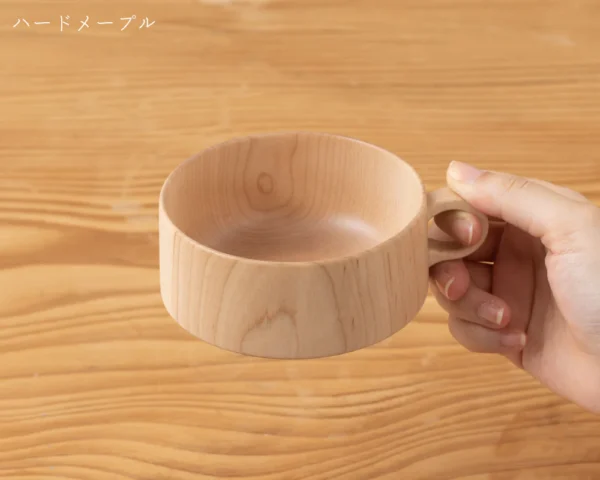 日本木製湯杯 270ml - 楓木 手持示意