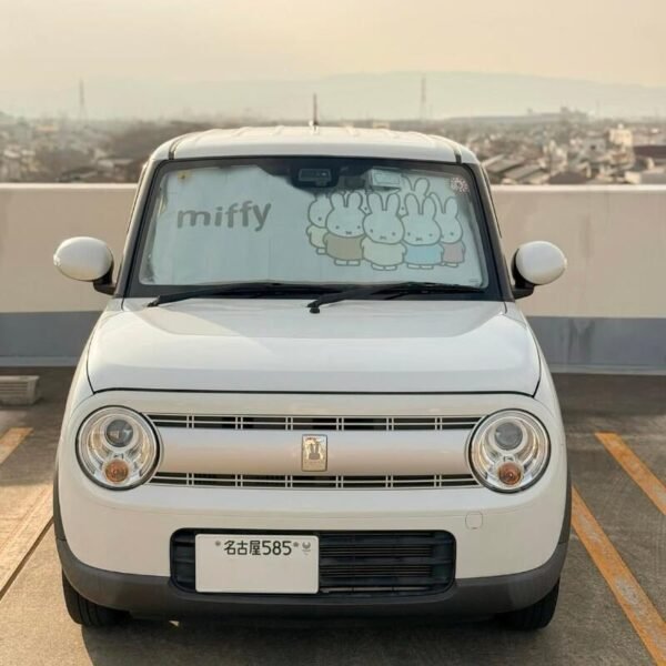 Miffy 可摺式遮光板 130x60 cm - 5款 - Friends, 安裝於汽車前擋風玻璃正面展示