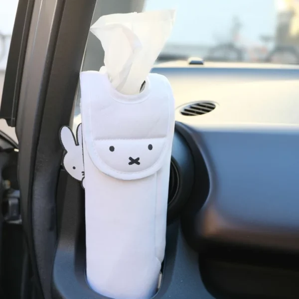 Miffy 直立式車用紙巾套, 白色款放在車內使用場景圖 2
