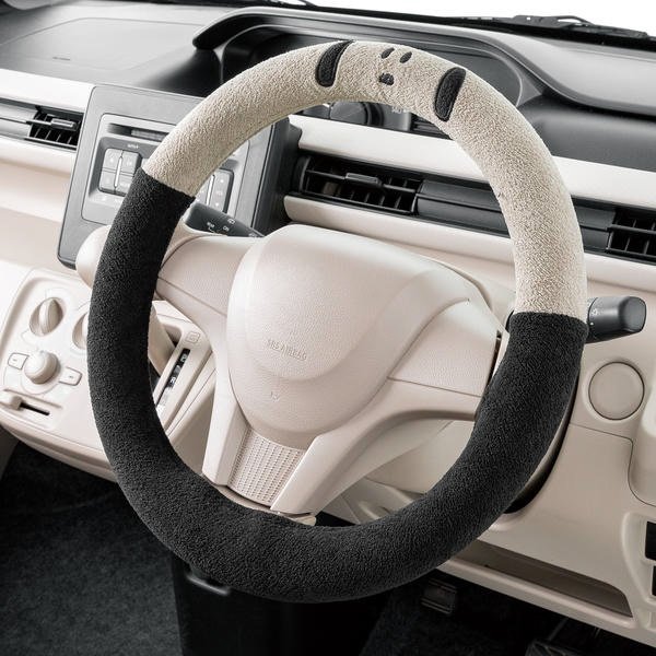 日本 Bonform Snoopy 臉方向盤套灰色款,套在方向盤上的使用場景展示