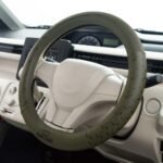 綠色款套在軚盤上車中使用場景展示