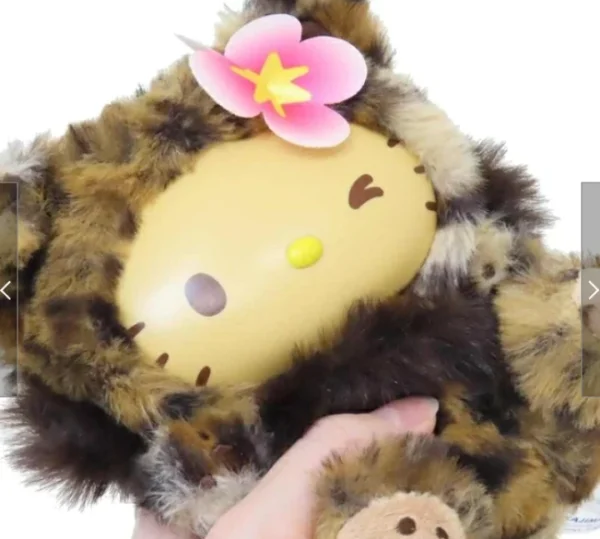 Sanrio Hello Kitty 曬黑豹紋外衣芙蓉花公仔掛飾