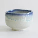 日本製 美濃燒 吳須清流抹茶碗的正面傾斜圖片